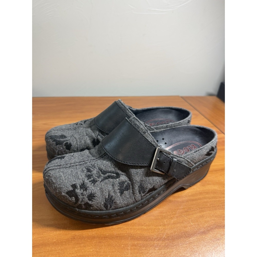 Klogs Footwear Women's Austin Grey Embroidered Clogs Size 8.5M Comfort Shoes